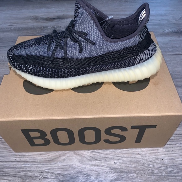 Yeezy 350 V2 ‘Carbon’